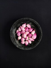 Peeled shallots on the mortar