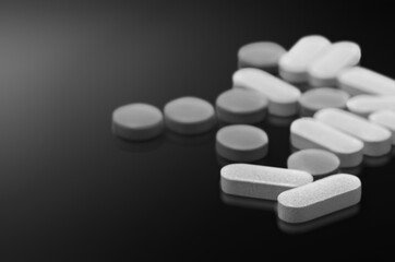 Obraz na płótnie Canvas Supplements, pills, drugs on dark background.