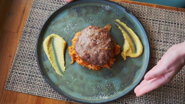 Beefcake with cabbage Bavarian style, serving, 