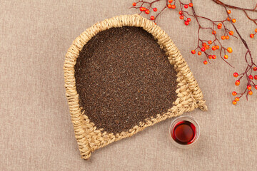 an annual plant of the honey family The stem is 60-90cm high and bristle, and the leaves are opposite and wide egg-shaped.
 꿀풀과의 한해살이풀. 줄기는 높이가 60~90cm이고 모가 지며, 잎은 마주나고 넓은 달걀 모양이다.