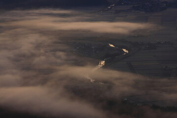 岩手県遠野市　山並みと雲海
