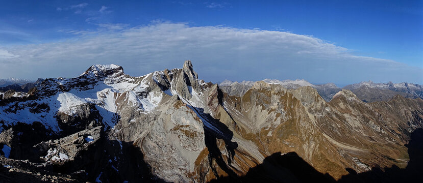 Panorama zur Feuerspitze 2852m und Holzgauer Wetterspitze 2895m von der Fallenbacherspitze (2723m) aus.