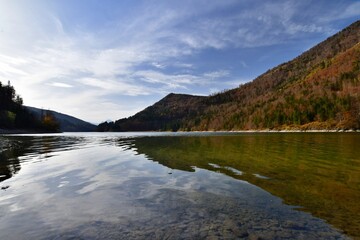 Jezioro Wiestalstausee w Austrii w Salzkammergut - jesień - obrazy, fototapety, plakaty