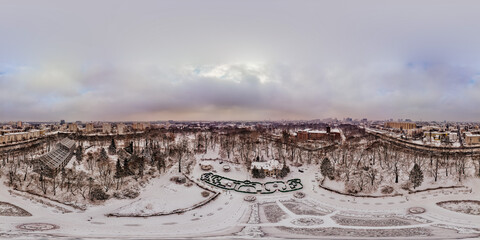 Łódzki park sfotografowany zimą z drona © rozentuzjazmowany