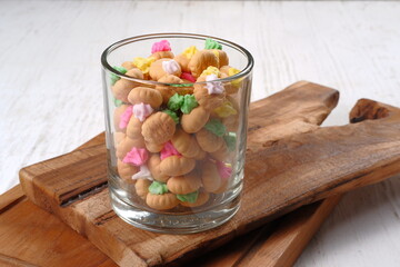 Tiny biscuits with icing sugar