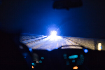 Autounfall Verkehrsunfall auf einer vereisten Schnellstra&szlig;e - Polizeieinsatz