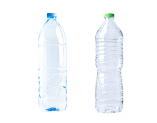 Naklejka premium Plastic water bottle isolated on white background with clipping path.