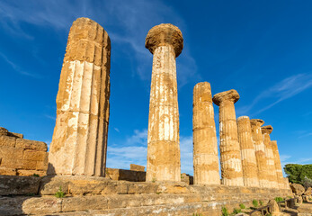 Columns of the Temple of Hercules (Tempio di Ercole) in the Valley of the Temples (Valle dei Templi) near Agrigento, Sicily, Italy - obrazy, fototapety, plakaty