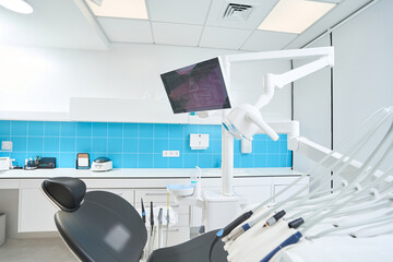Fototapeta na wymiar Well-lit room with ultramodern equipment in dentistry clinic