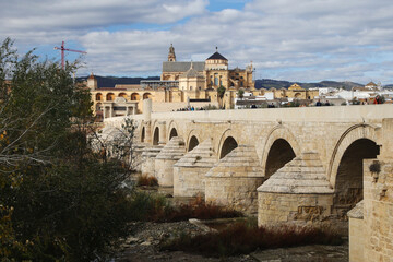 Obraz na płótnie Canvas Mezquta cathedral and Roman bridge in Cordoba, Spain 