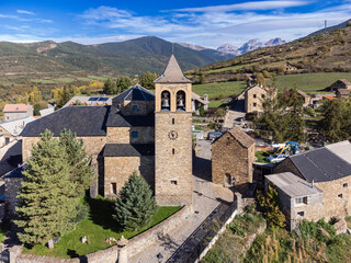 Fototapeta na wymiar aerial view of Aisa town with the mountains in the background, Aisa, Huesca, Pyrenean mountain range, Spain