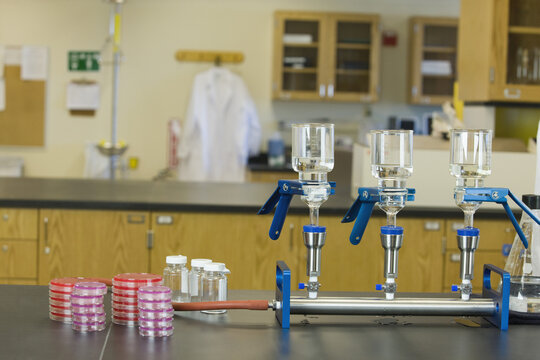 Filter apparatus and Petri dishes in a laboratory