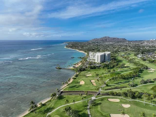 Fototapeten Aerial view of Kahala with golf and the Pacific Ocean, Honolulu, Hawaii © Unwind