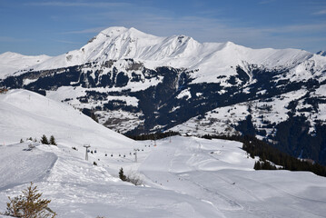 Fototapeta na wymiar Pistes de ski à Lenk. Suisse