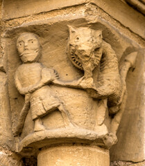 Chapiteau roman dans l'église de Pressac, Haute-Vienne, France