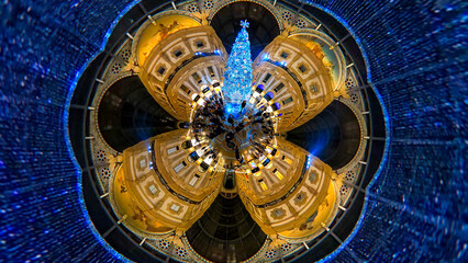 Albero di Natale. People take pictures at the SWAROVSKI Christmas tree in the luxury shops of the Victor Emanuele II Gallery. New Year holidays. Landscape. Piazza Duomo. Milan, Italy, December 2022