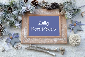 Foto auf Leinwand Weihnachtsdekoration mit niederländischem Weihnachtsgruß. Zalig Kerstfeest. © Racamani