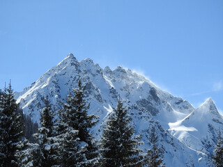 Winterliche Rotbüelspitz im Sonnenlicht, Gargellen, zwischen Österreich und Schweiz