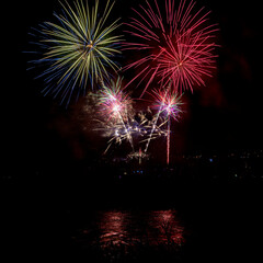 Feu d'artifice pour le début des festivités de Noël et de fin d'année à Saint Laurent du Var sur la Côte d'Azur