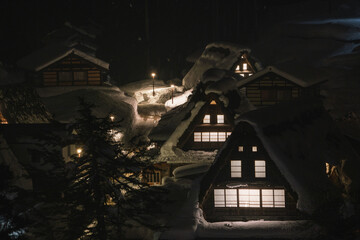 冬の白川郷　五箇山の夕景 © Kazuo Katahira