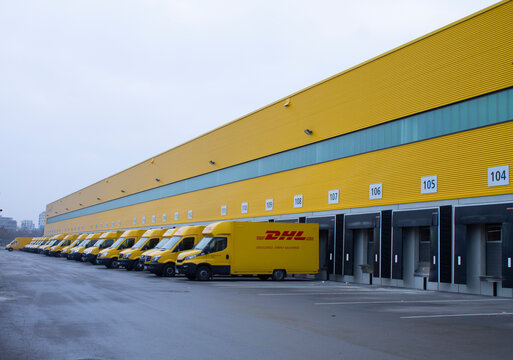Lagerhalle der DHL und Deutschen Post im Dezember 2015