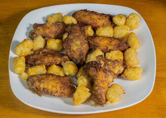 chicken wings  with golden tater tots