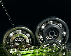 Ball bearing. Lubricating oil.