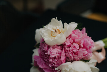 Wedding bouquet with wedding rings