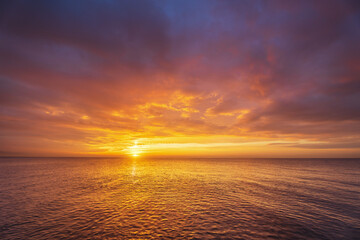 Fototapeta na wymiar Epic sunset on the sea.