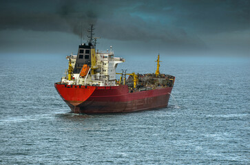 Magnificent view of the transportation of gar or oil by boats