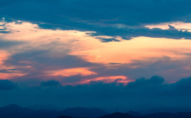 Obraz premium sunset in the mountains