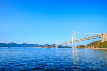 Fototapeta premium 向島から見た秋の因島大橋 広島県尾道市 Innoshima Bridge in autumn seen from Mukaishima. Hiroshima Prefecture, Onomichi City.