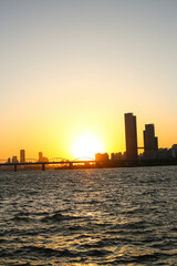 Naklejka premium sunset over the city