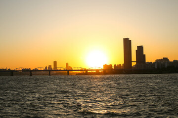 Obraz premium sunset over the city