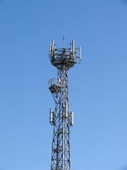 携帯電話用アンテナ。
The cell tower for the cell phone.
