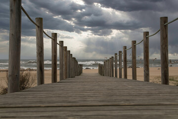 Fototapeta premium Wooden path to the beach