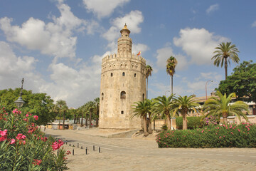 Fototapeta na wymiar Tower of Gold military watchtower in Seville, Spain