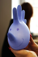 Nadmuchany balon w kształcie głowy człowieka.  © FotoDax