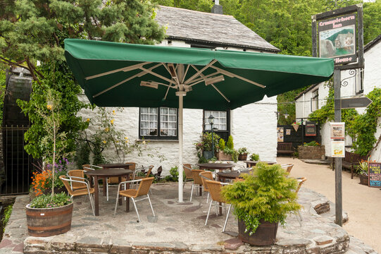POLPERRO, CORNWALL, UK - JUNE 07, 2009:   View of the Crumplehorn Inn Pub
