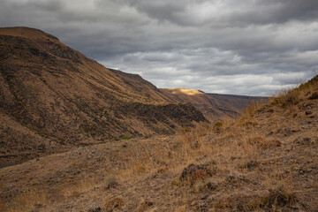 Fototapeta na wymiar view of the autumn desert mountains