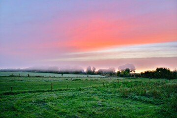 Fototapeta premium Morgennebel über Landschaft