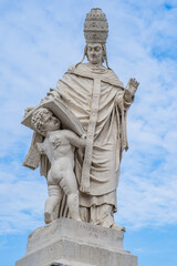 Fototapeta premium Padua, Veneto, Italy: Outdoor stone statue of Pope Eugene IV, born Gabriele Condulmer, at Prato della Valle, famous square in Padua; statue at Prato of the Valley