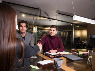Fototapeta premium Business people shaking hands in the office
