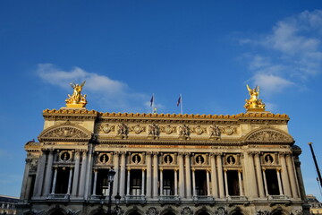 Fototapeta na wymiar Façade de l'Opéra de Paris. France.