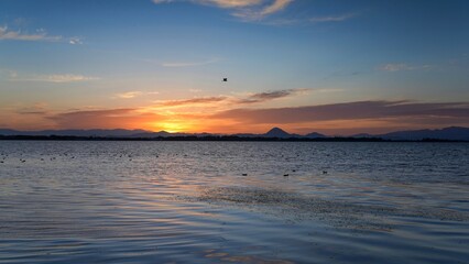 日の出直前の琵琶湖の情景＠滋賀