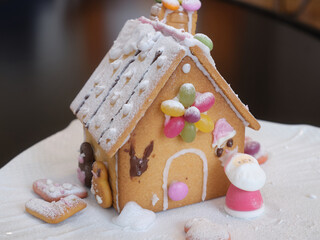 christmas gingerbread house with cookies, 2022