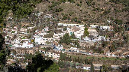 Panor&aacute;mica del barrio de las cuevas del Sacromonte en Granada, Espa&ntilde;a	