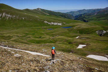 Fototapeta na wymiar Trekking the superb alpine Keskenkija Trek, Jyrgalan, Kyrgyzstan