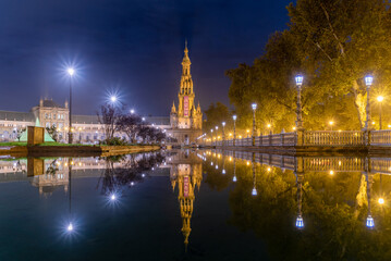 Naklejka premium Night view of the Plaza de Espana Spanish Square in Sevilla Spain