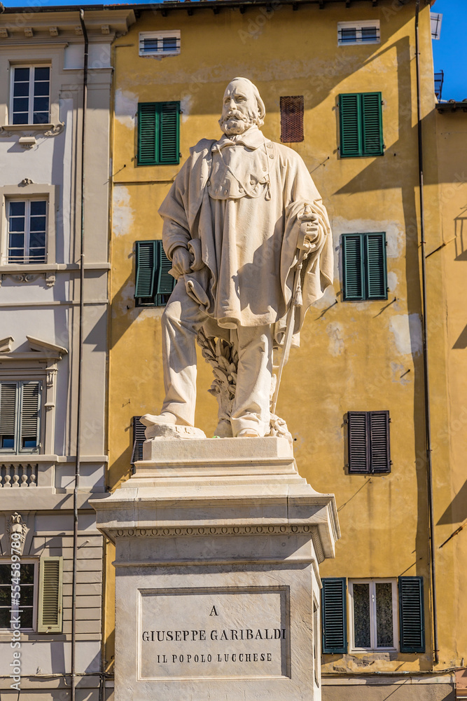 Wall mural lucca, italy. marble statue of giuseppe garibaldi